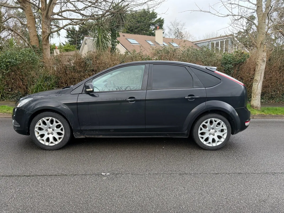 2009 FORD FOCUS NCT 11/26 - Image 2