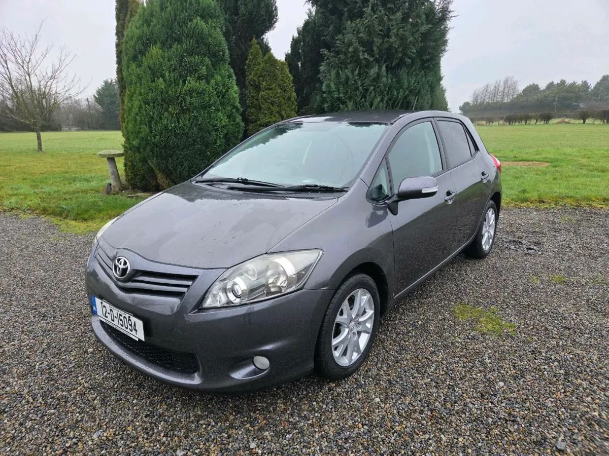 Very Low Mileage Toyota Auris Sport 1.4 Diesel - Image 2
