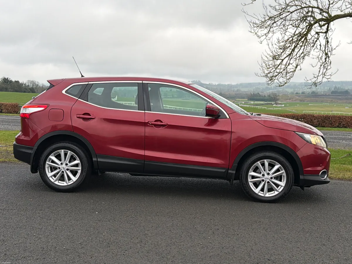 Nissan Qashqai 2015 SV Low Mileage - Image 3