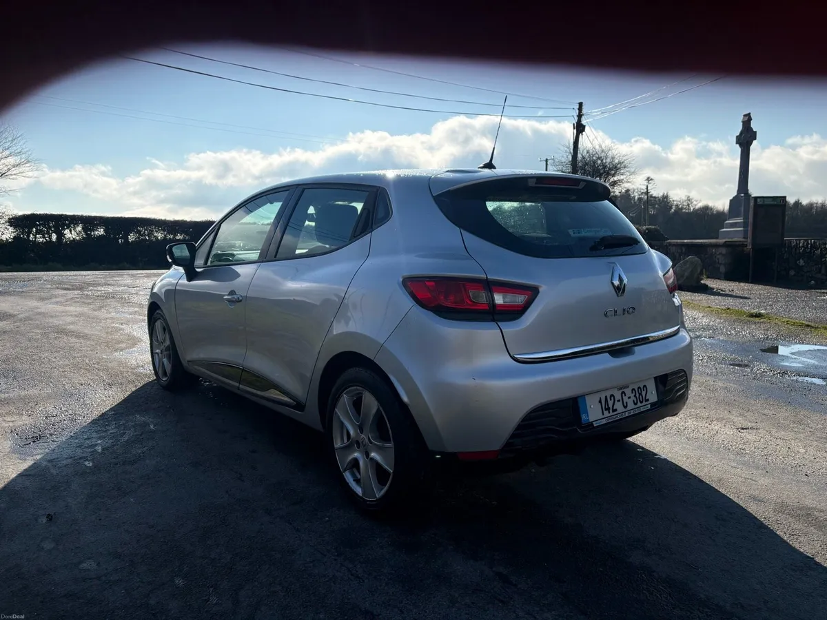 Renault Clio *low mileage* - Image 4