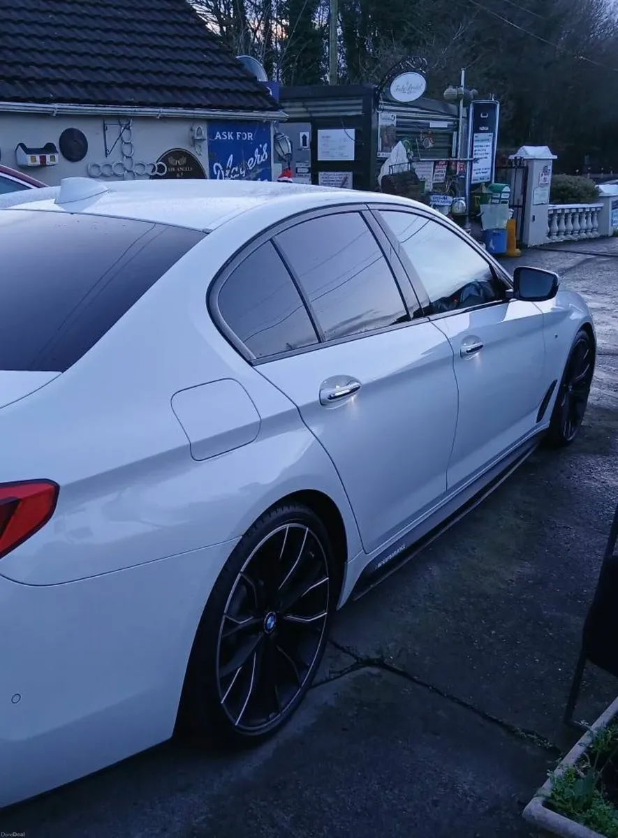 BMW 5-Series 2017 - Image 2