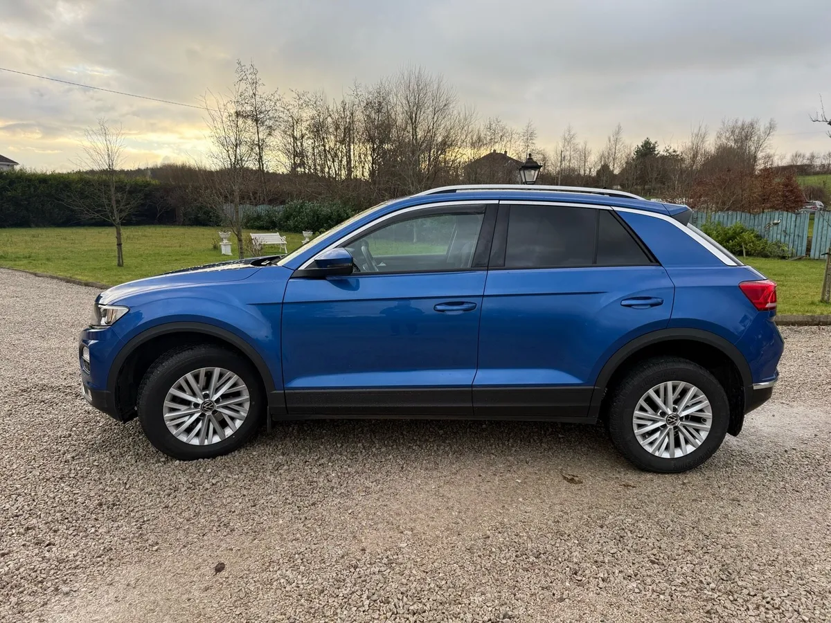Volkswagen T-Roc - Image 3