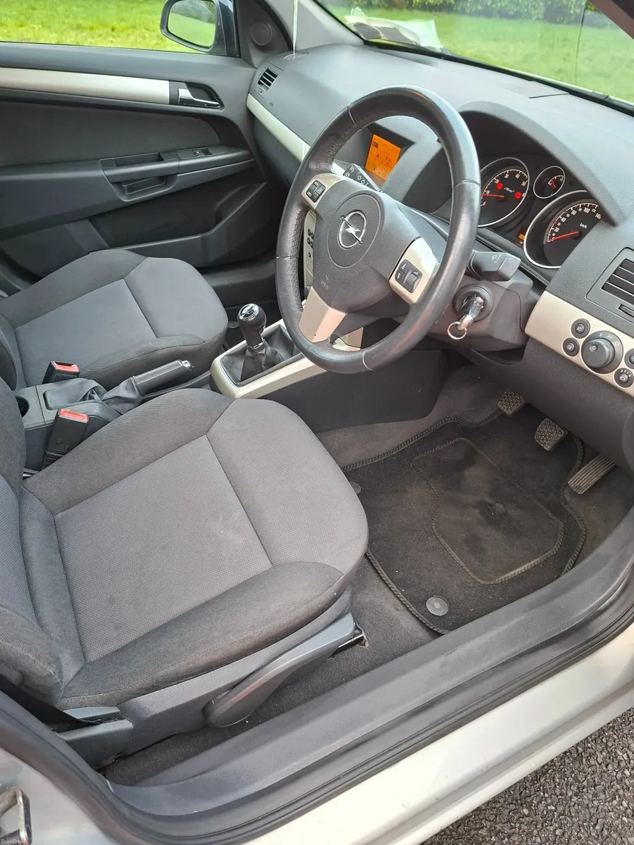 Opel Astra 2009 - Image 4