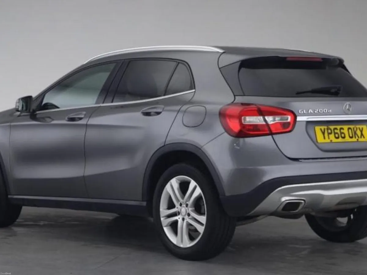 Mercedes-Benz GLA 2017 - Image 2