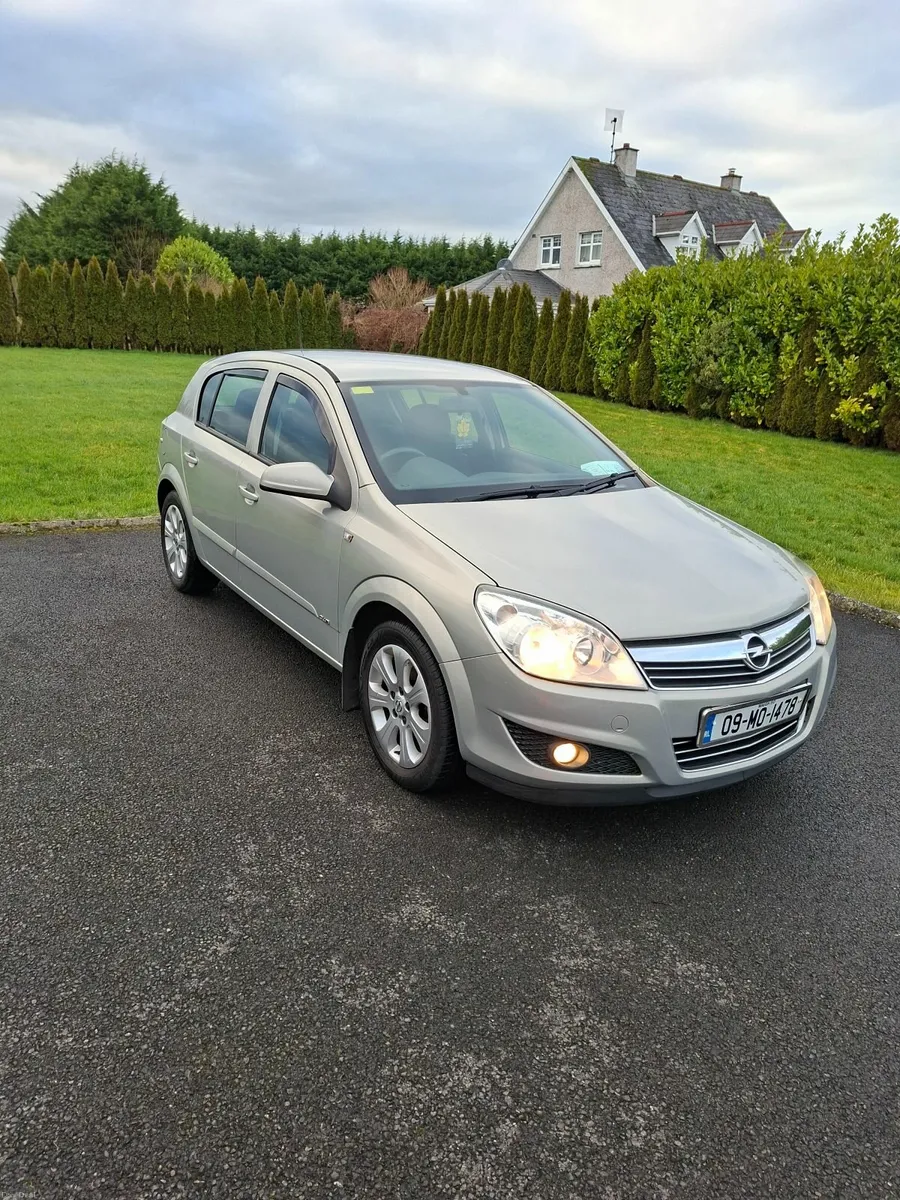 Opel Astra 2009 - Image 1