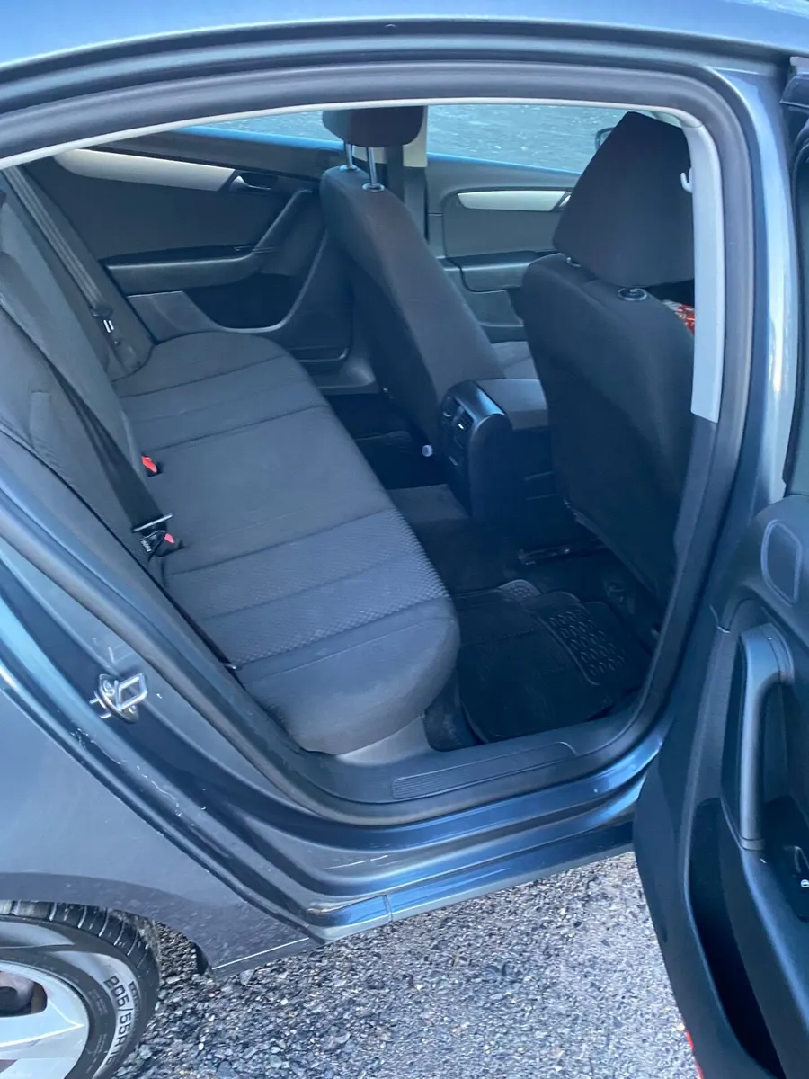 Volkswagen Passat 2011 - Image 3