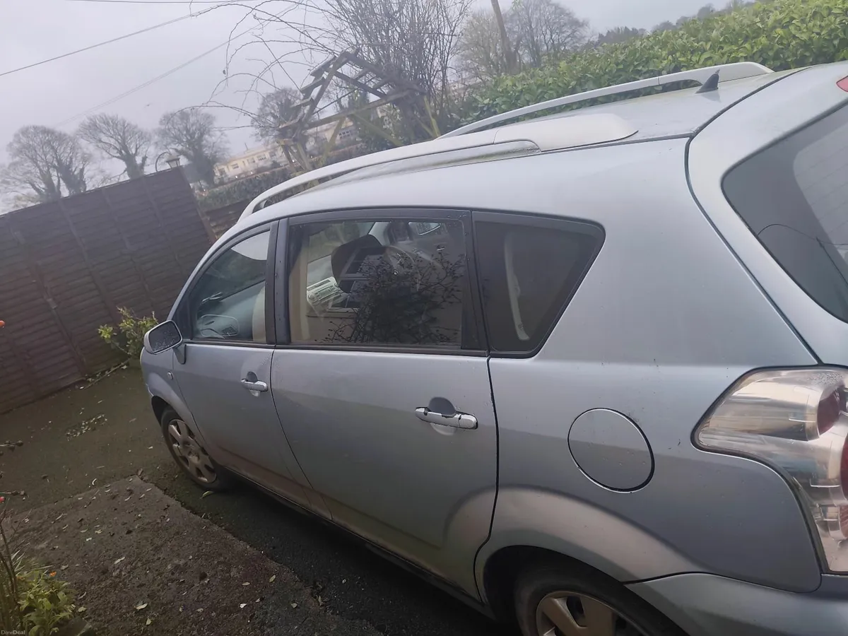 Toyota Corolla verso 2006 - Image 2