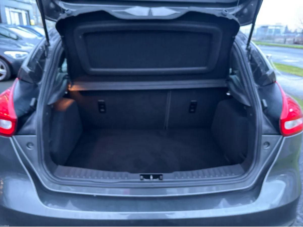 Ford Focus 1.0 ST-LINE ECOBOOST 140 140PS 5DR T - Image 4