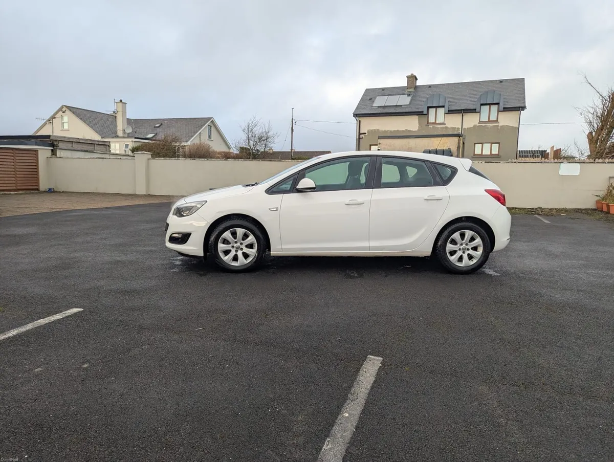 Opel Astra 1.4 Petrol - Image 4