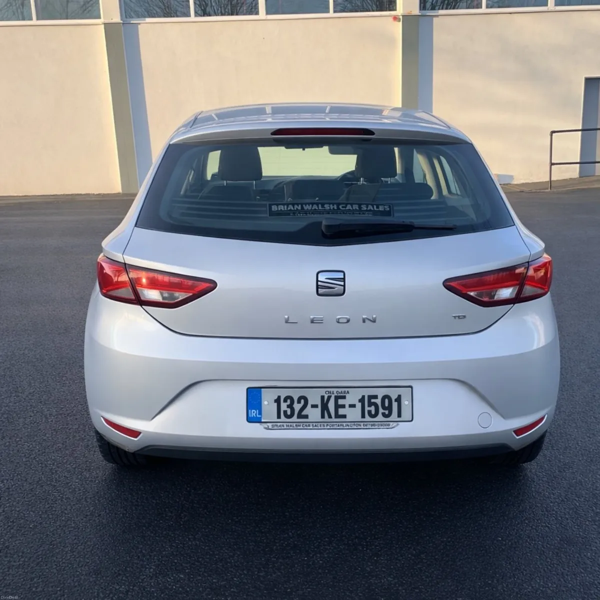 Silver SEAT LEON - Image 4