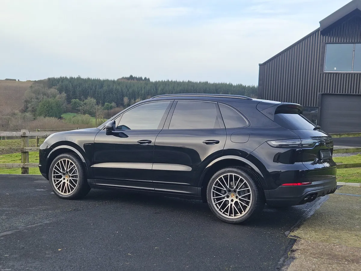 Porsche Cayenne 2023 - Image 3