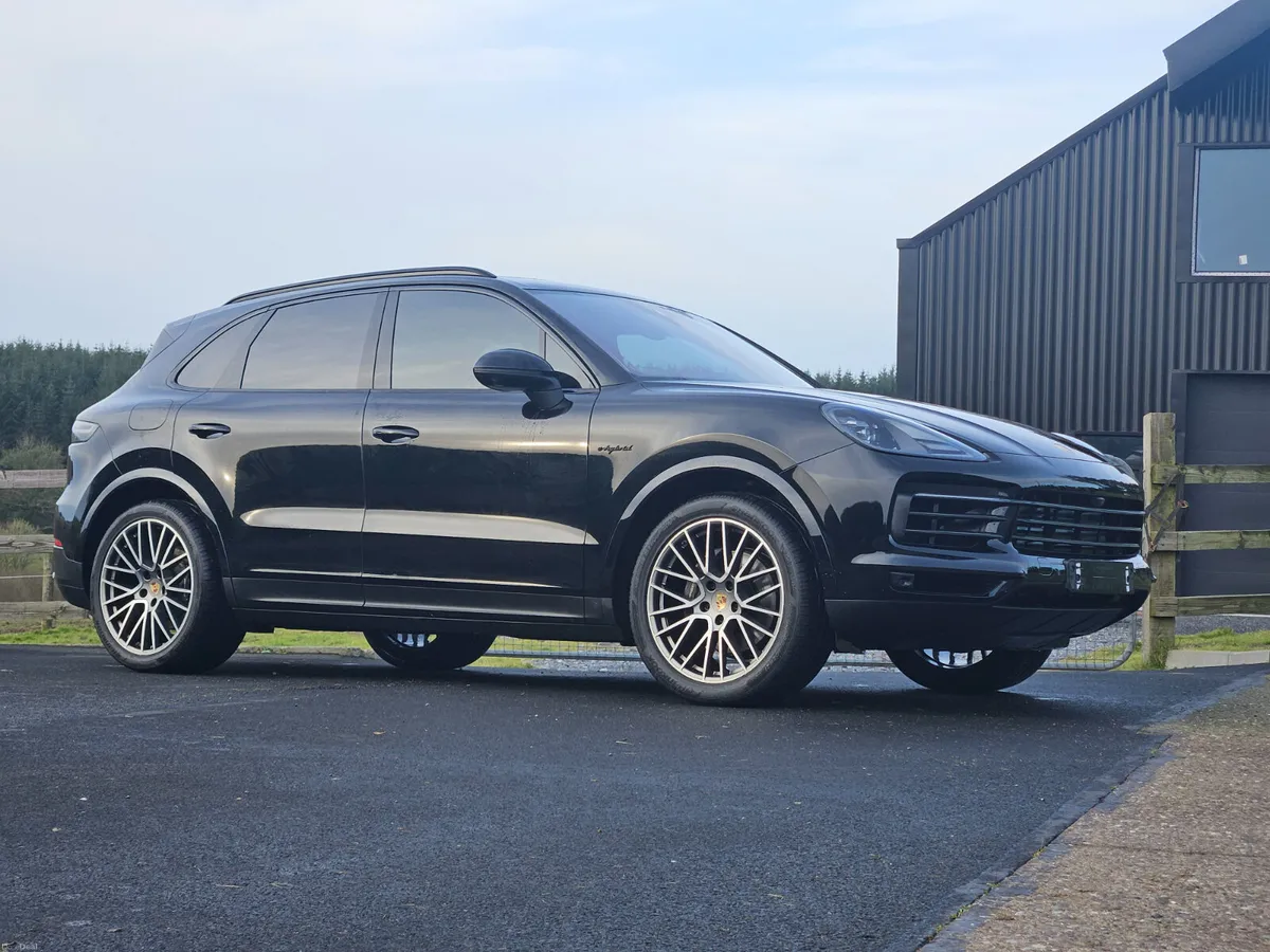 Porsche Cayenne 2023 - Image 1