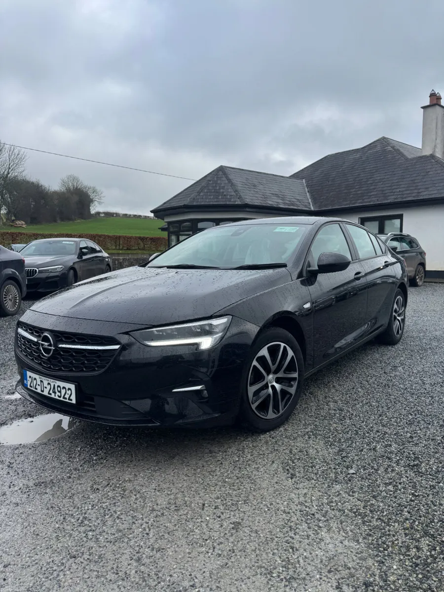 Opel Insignia 2021 diesel - Image 1