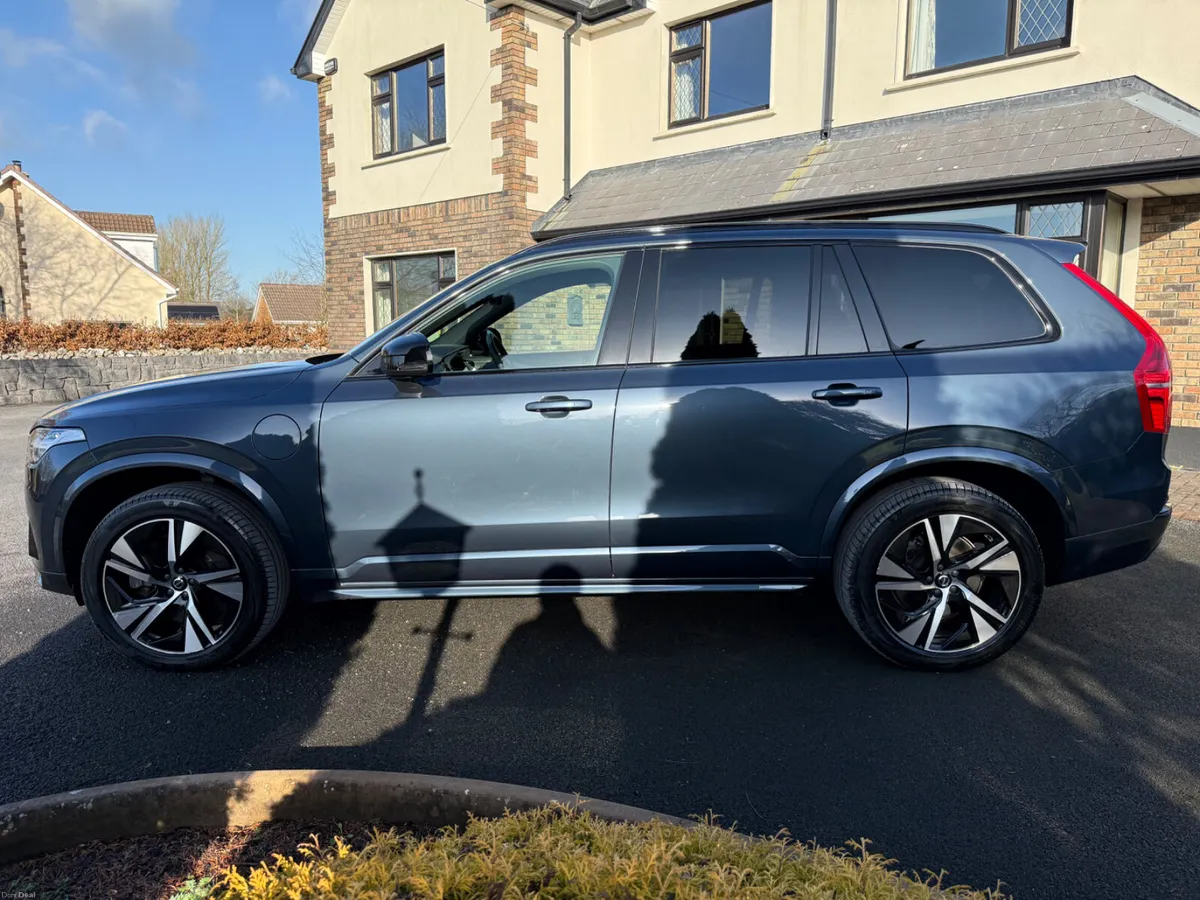 Stunning *Low Kms* 222 Volvo XC90 R-Design! - Image 4
