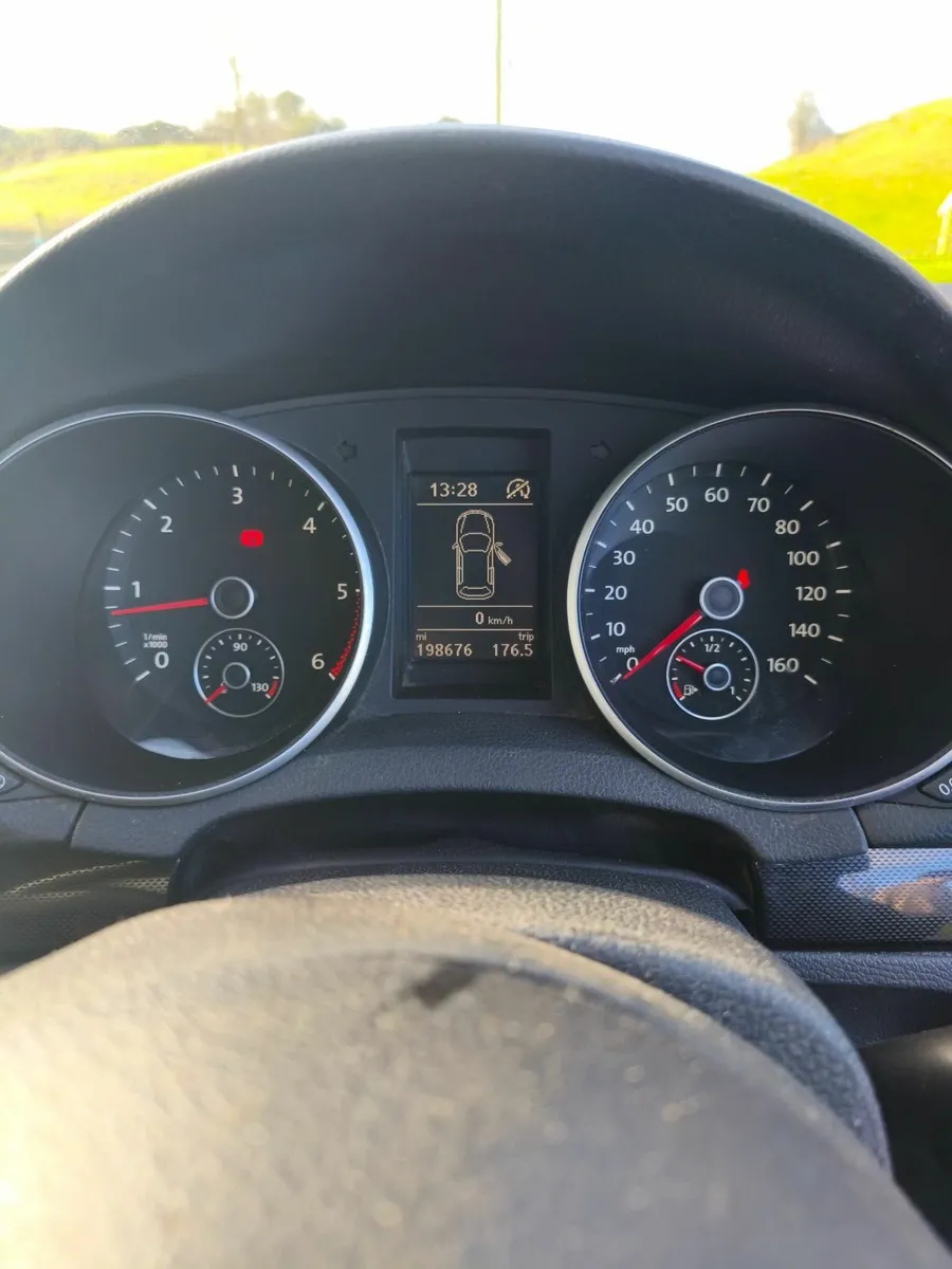 Volkswagen Golf 2012 - Image 2