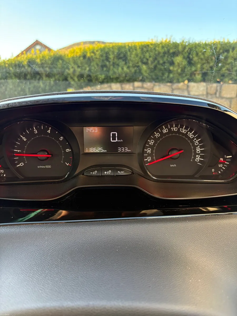 Peugeot 208 - Image 3