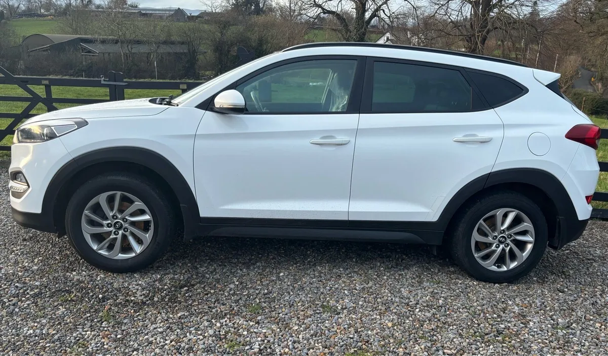 Hyundai Tucson 1.7 DSL Premium - Image 2