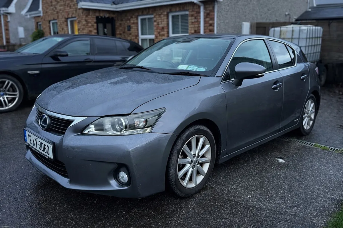 Lexus CT200h - Image 2