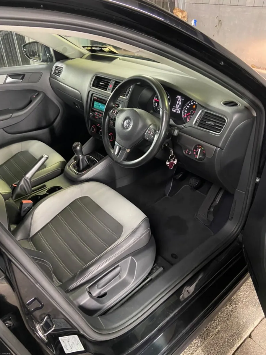 Volkswagen Jetta - Image 4