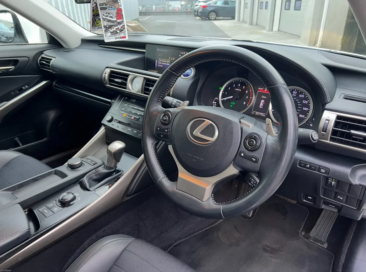 2014 Lexus IS300h - Image 3