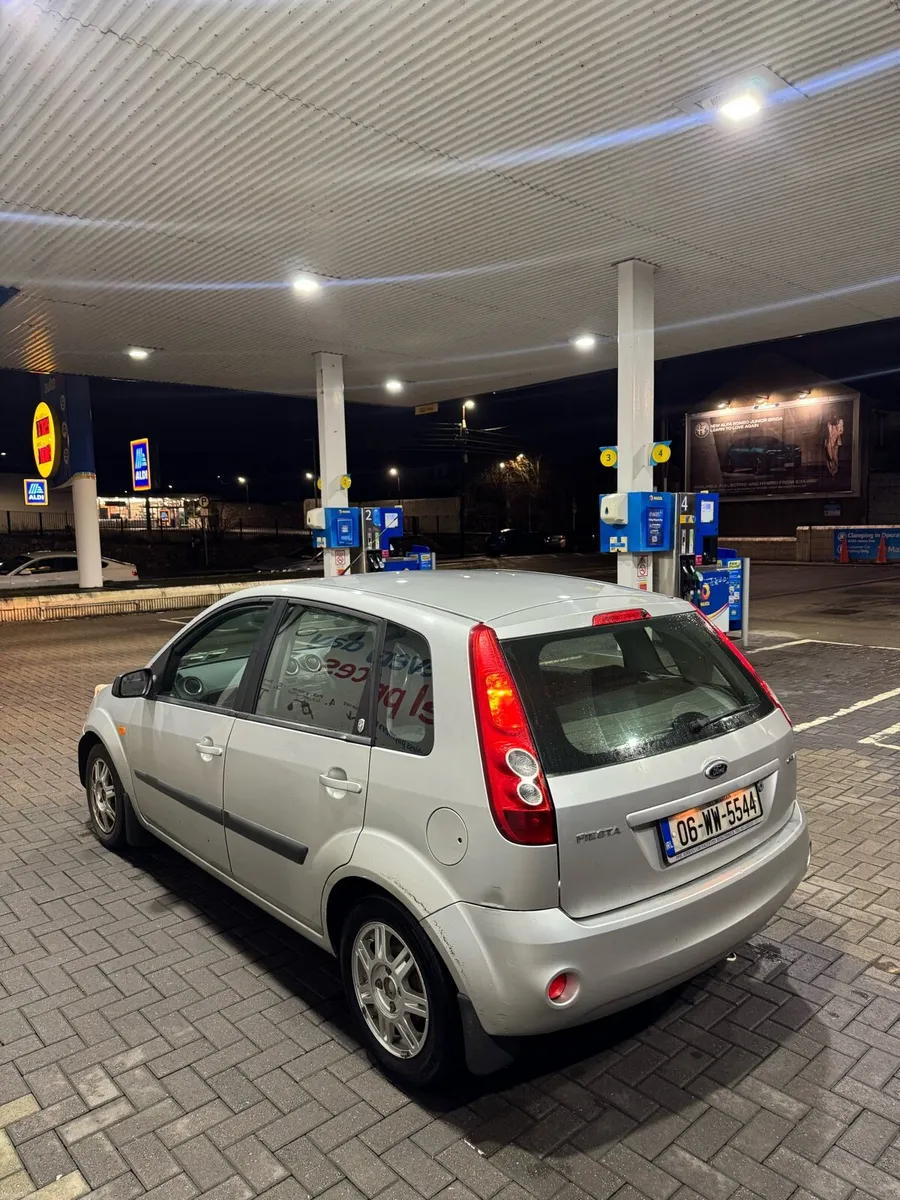 Ford fiesta - Image 2