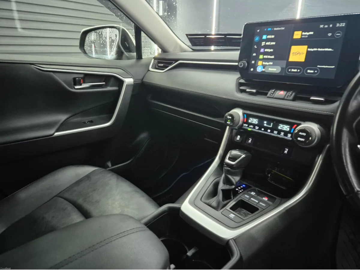 Toyota RAV4 RAV4 HYBRID SOL 4DR AUTO - Image 1