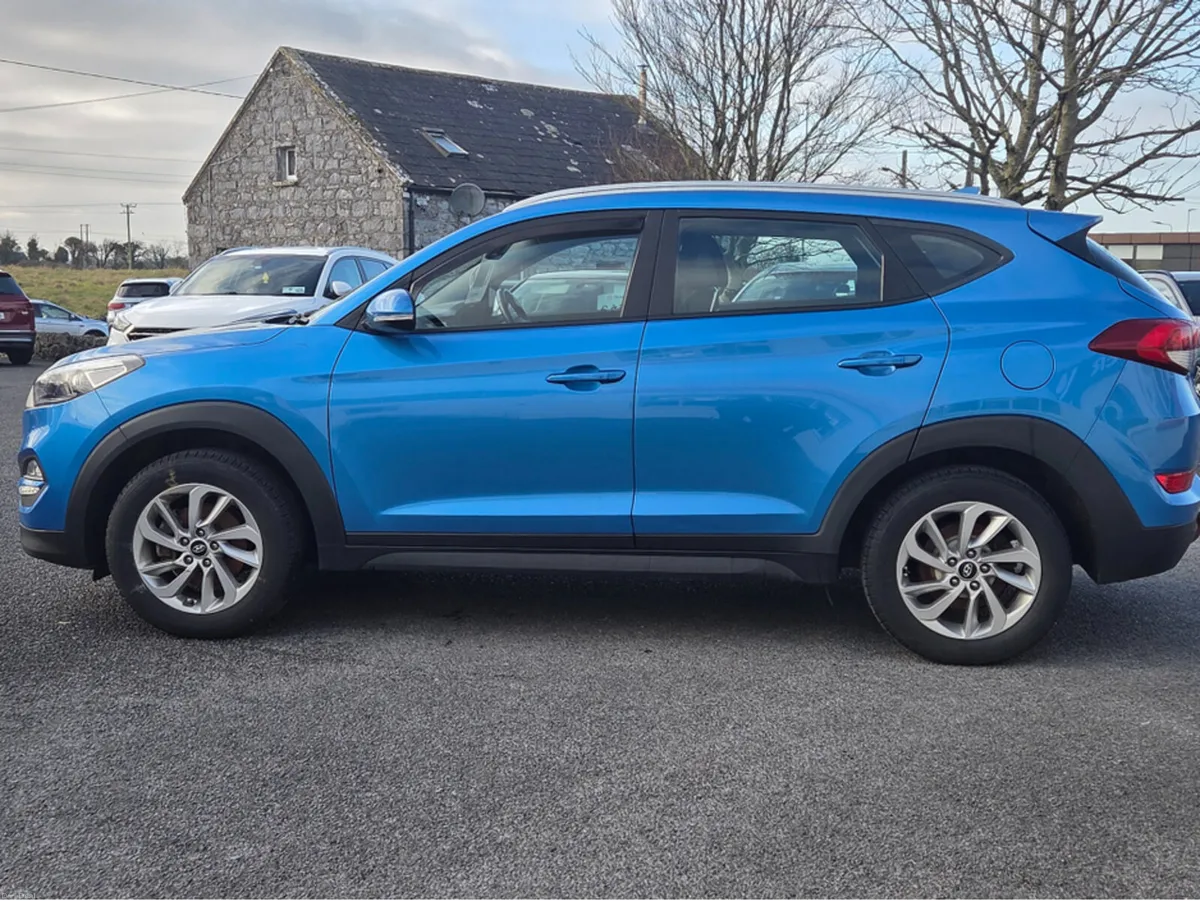 Hyundai Tucson 1.7 CRDI SE NAV BL/DR 5 5DR - Image 2