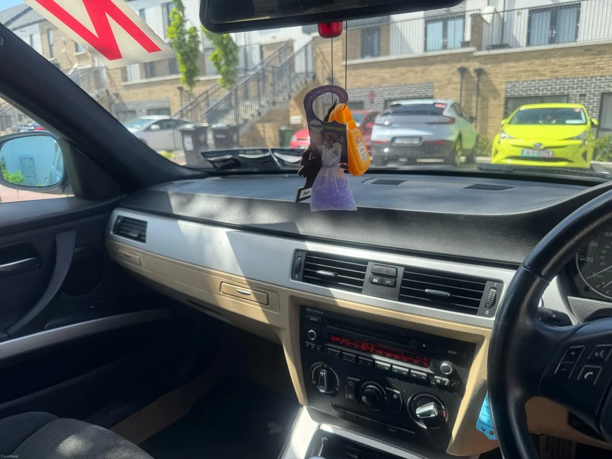 BMW , black ,2010- 318 , Diesel, NCT to 21 Feb - Image 4