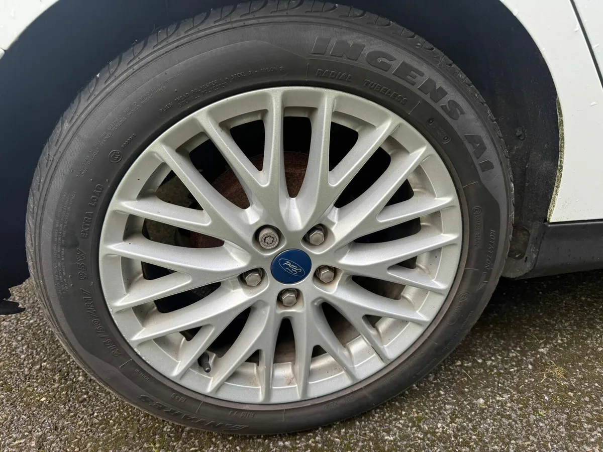 Ford focus 1.0 Ecoboost Zetec 125PS - Image 4