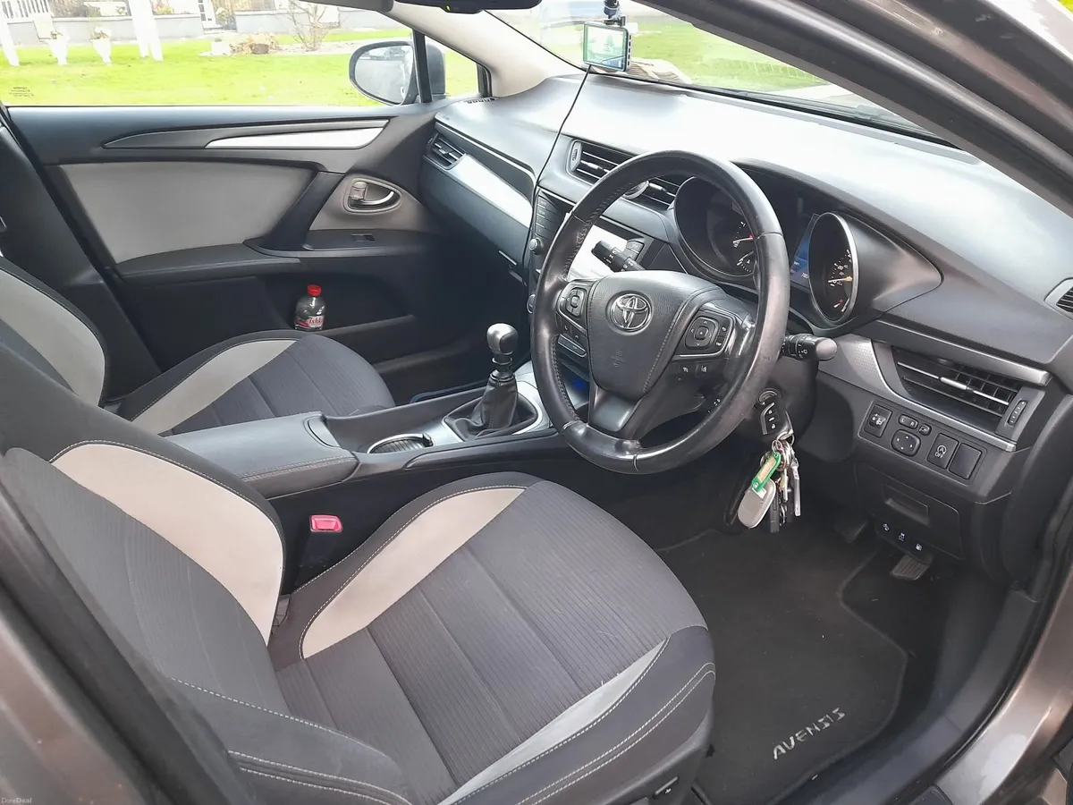 Toyota Avensis 2016 - Image 2