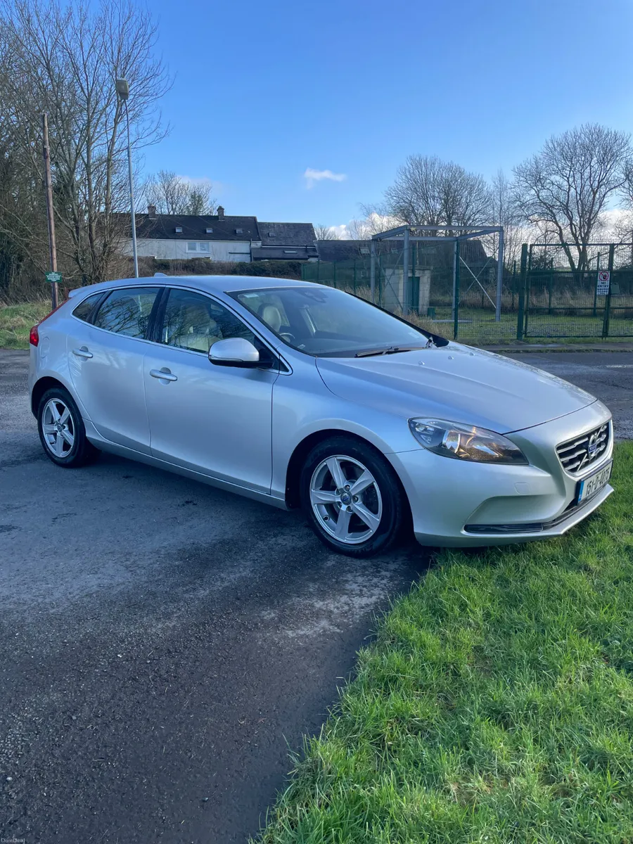 151 Volvo V40 D2.. Automatic.. Leather Interior - Image 2