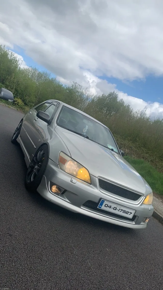 Lexus is200 - Image 1