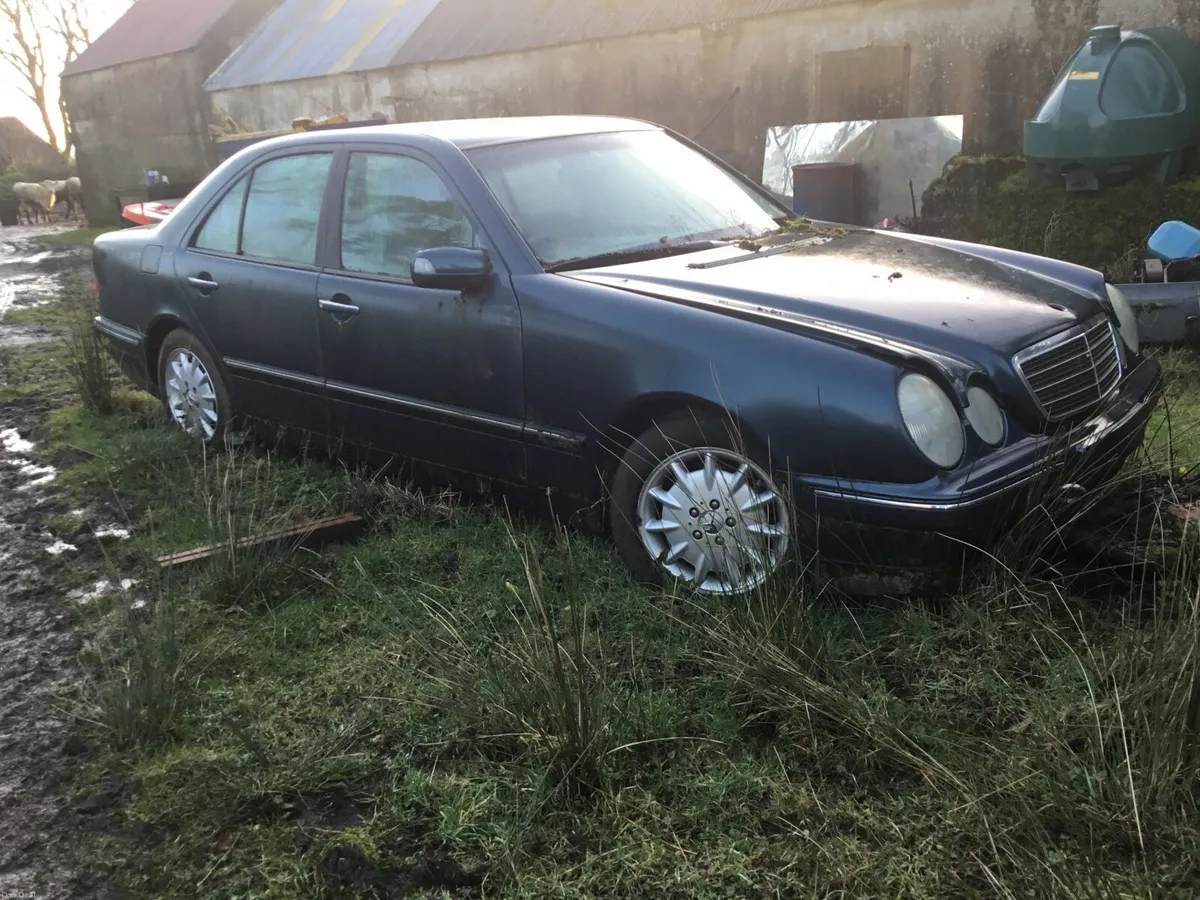 Mercedes-Benz E-Class 2000 - Image 1