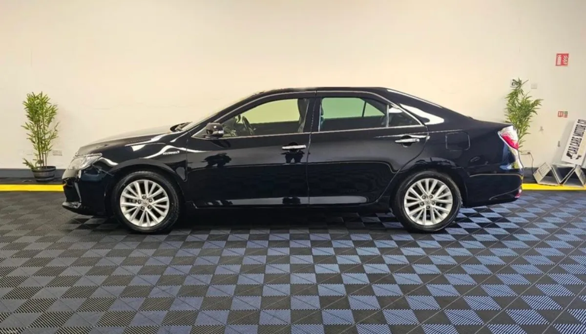Toyota Camry Hybrid - Image 4