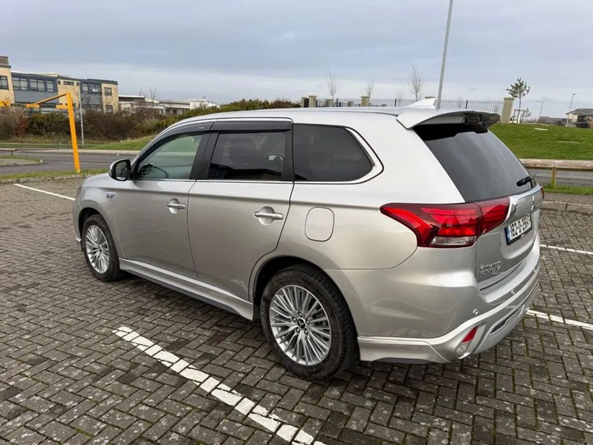 2018 Mitsubishi Outlander 2.4 PHEV - Image 4
