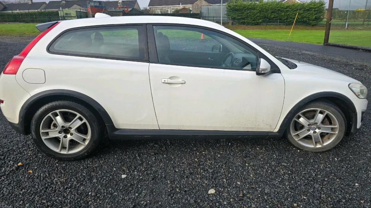 2010 volvo c30 - Image 2