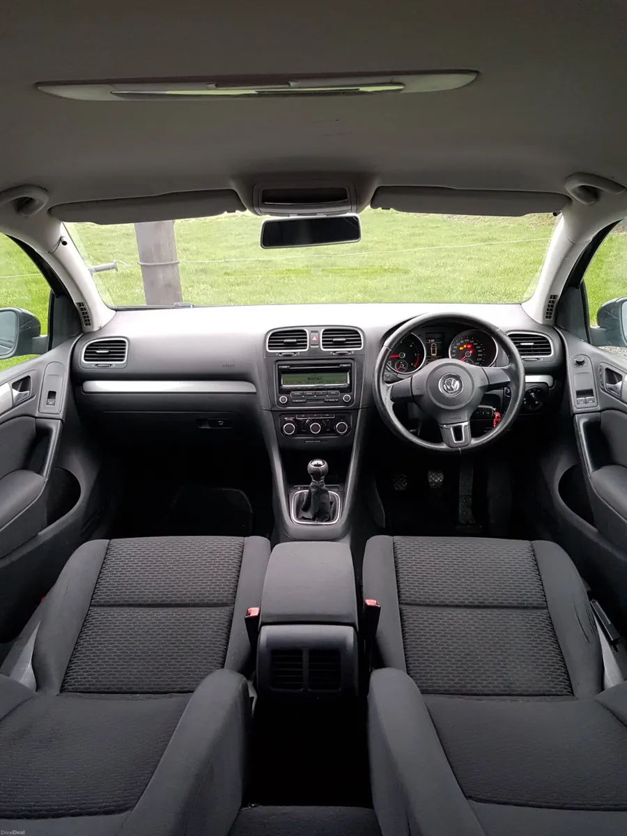 Volkswagen Golf 2011 - Image 2