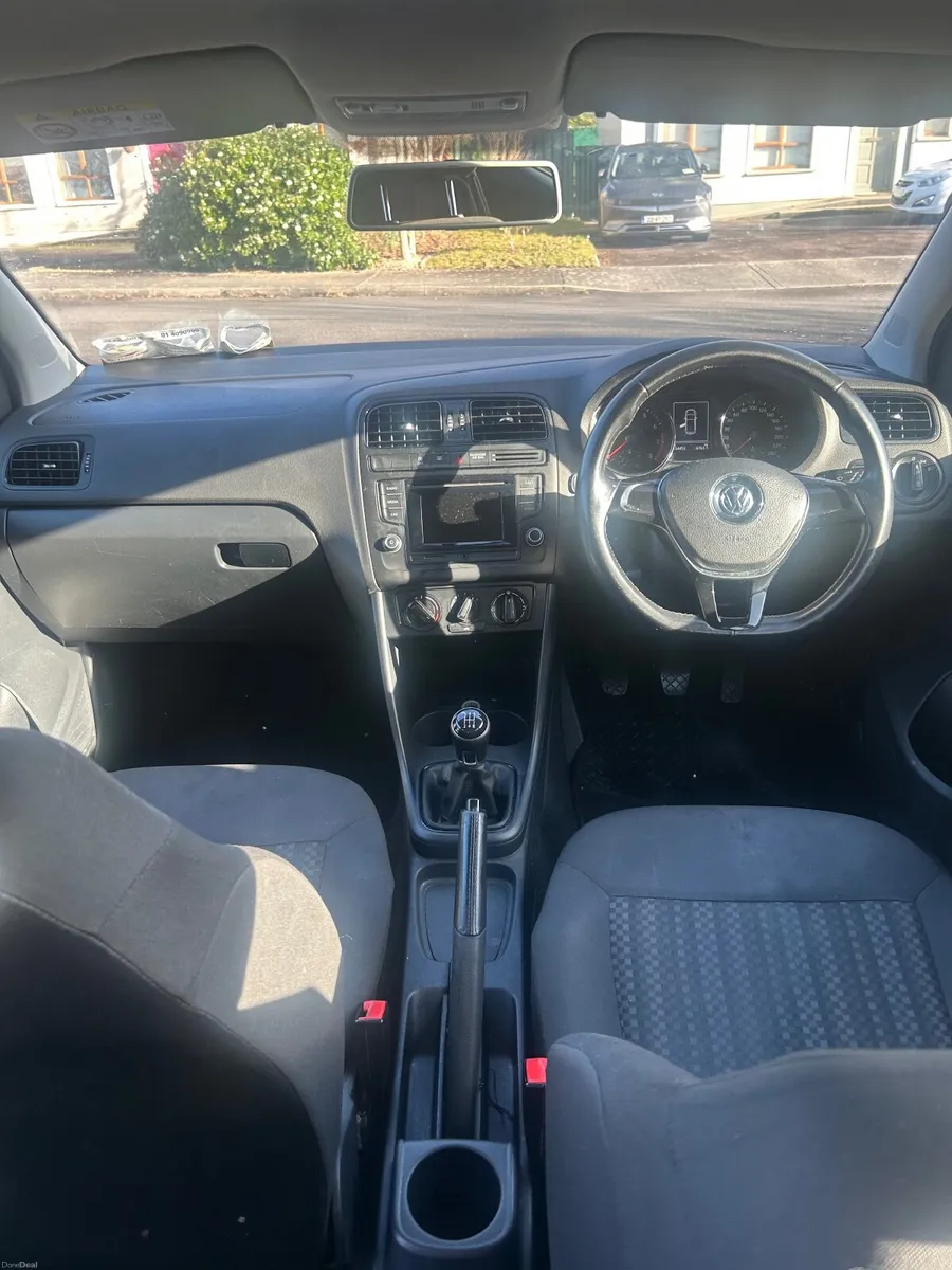 Volkswagen Polo 2015 - Image 2