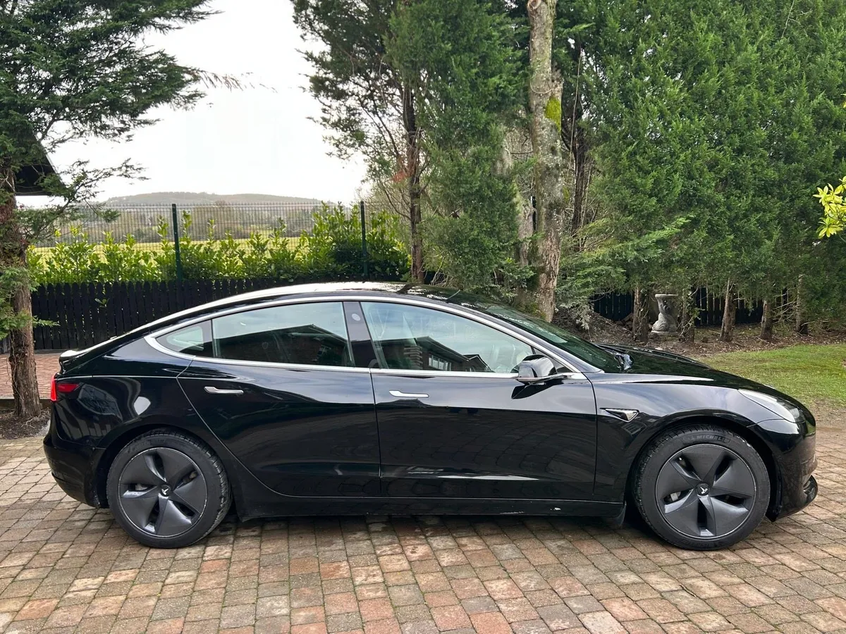 Tesla model 3 400kms Range NCt10/26 tax 8/26 - Image 3