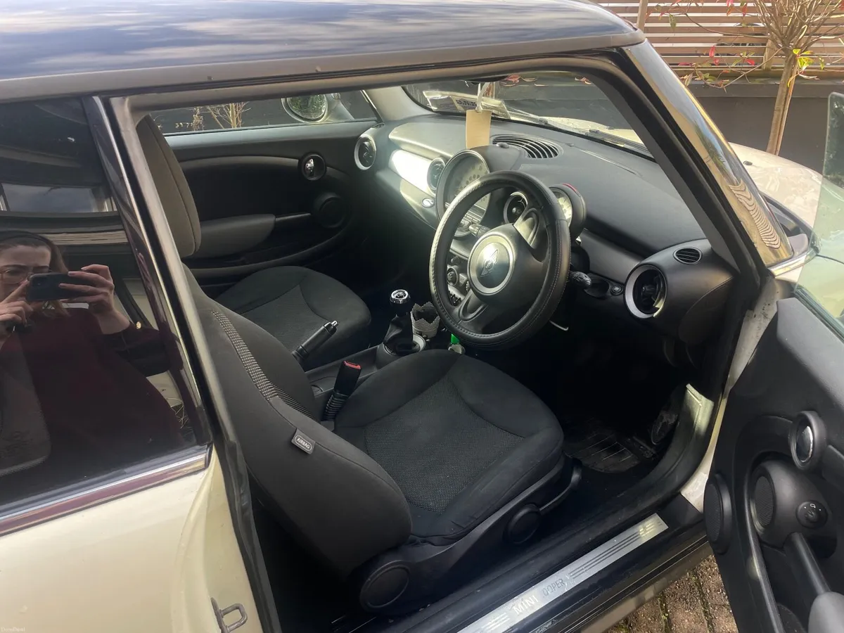 Mini Cooper 2010 - Image 2