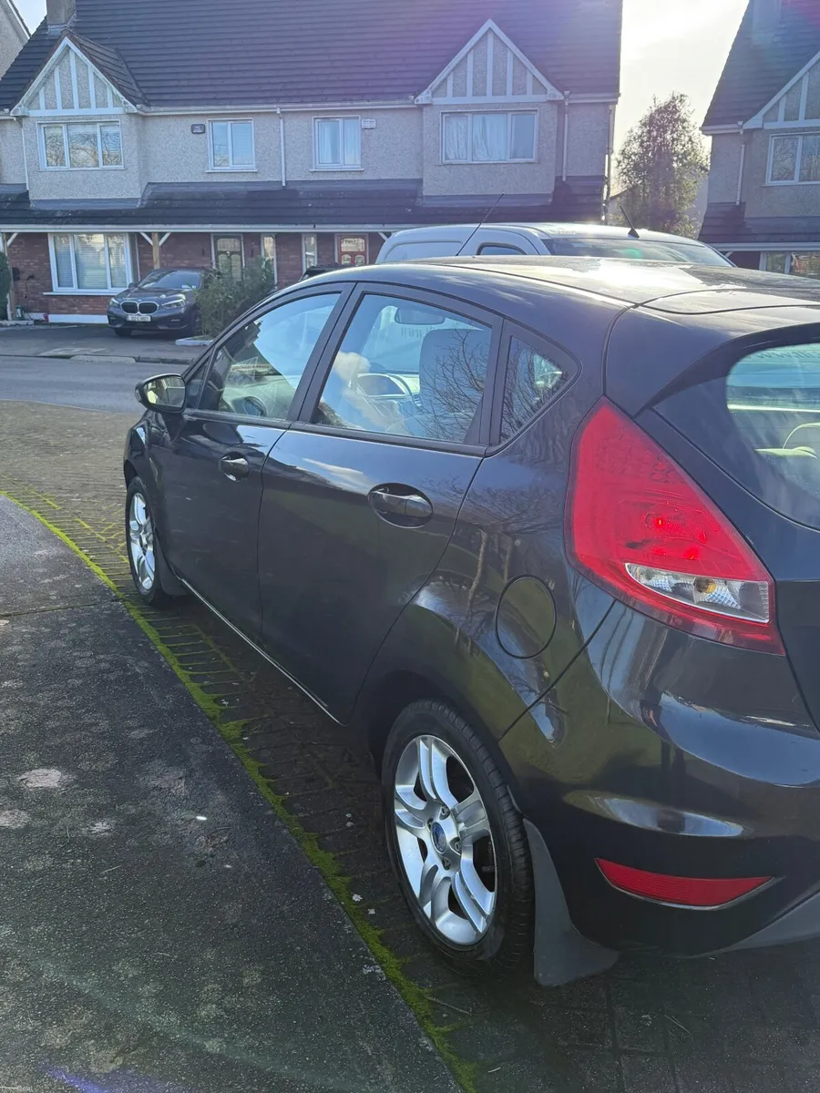 Ford Fiesta 2009 - Image 2