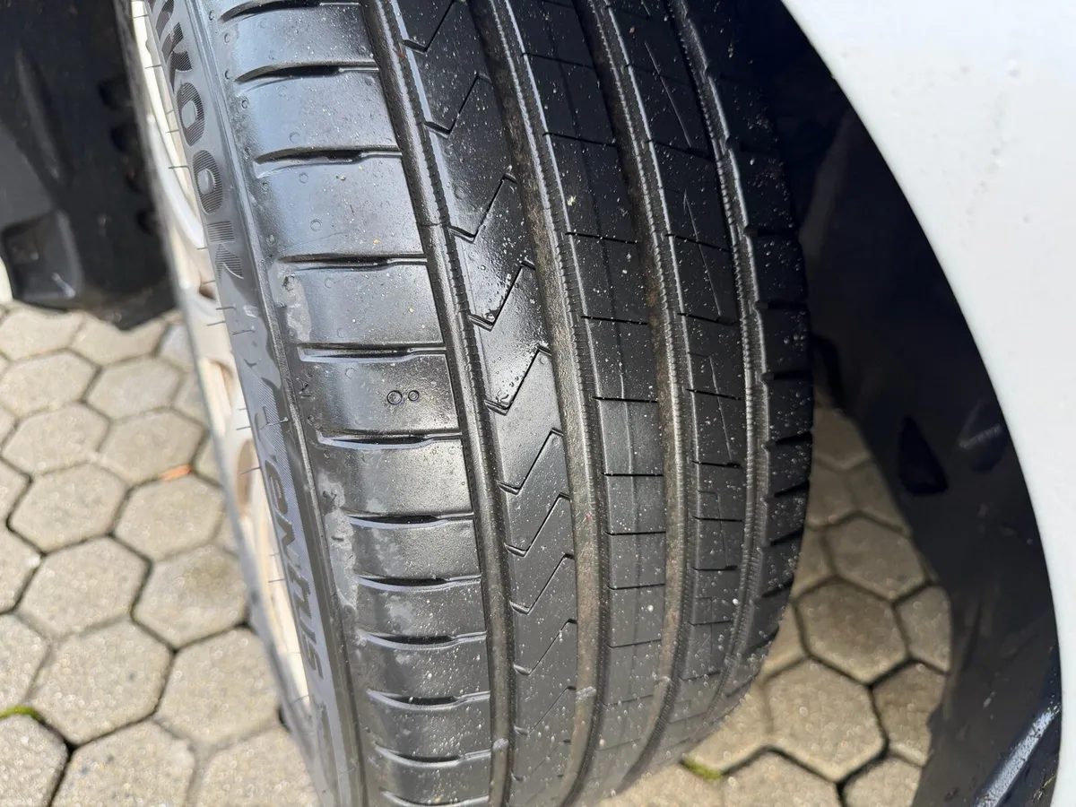 Mercedes-Benz E-Class 2010 - Image 2