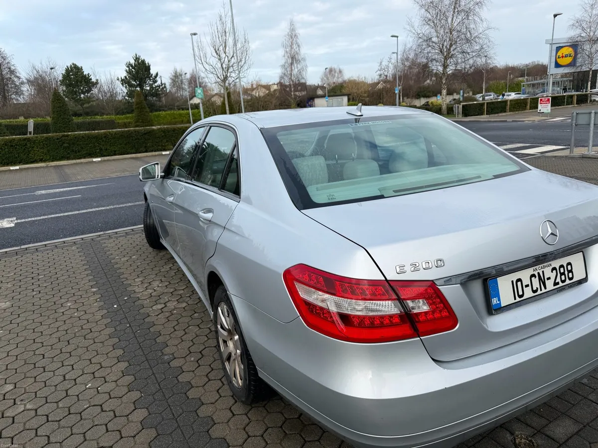 Mercedes-Benz E-Class 2010 - Image 3