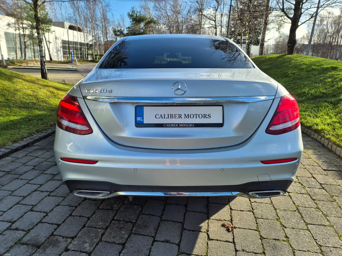 MERCEDES E220D AMG TWIN DIGITAL DISPLAYS - Image 4