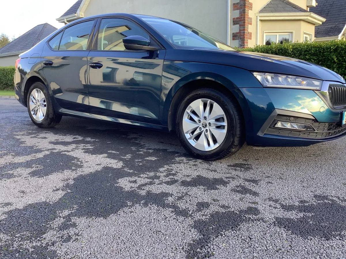 Skoda Octavia 1.5 Tsi manual - Image 2