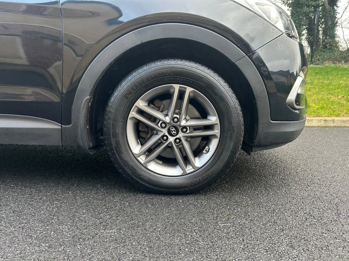 Hyundai Santa Fe 2016 (LEATHER INTERIOR) - Image 4