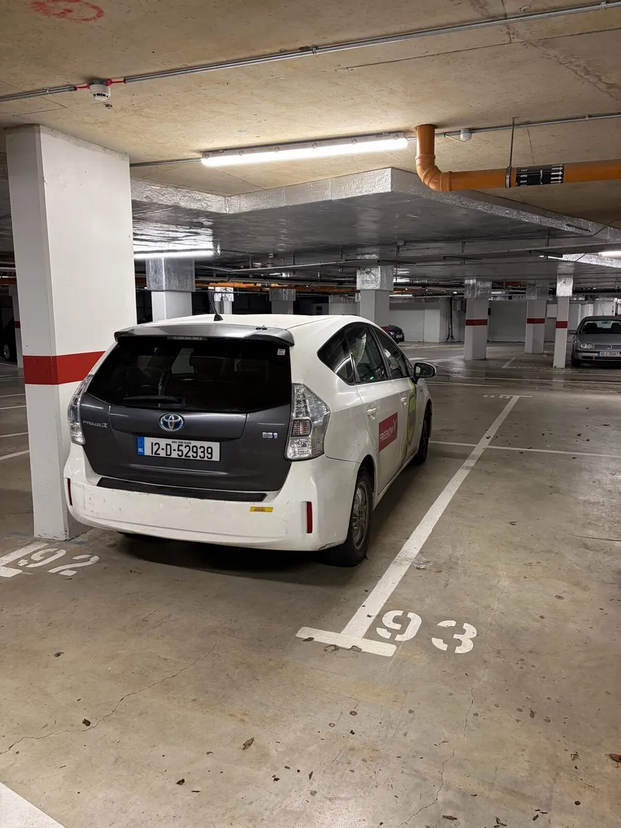 Toyota Prius Alpha 7 seater ex taxi - Image 4