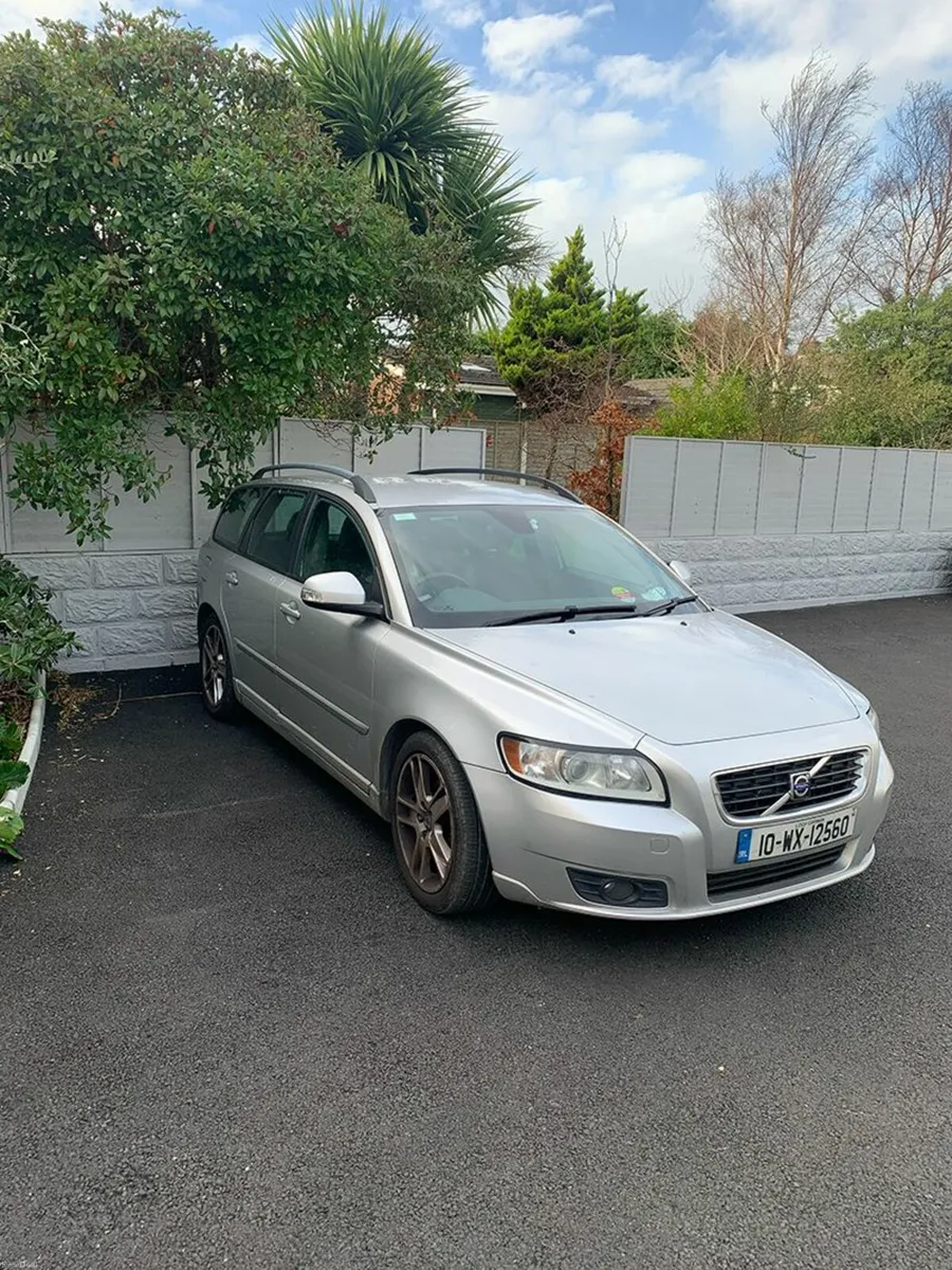 Volvo V50 2010 - Image 1