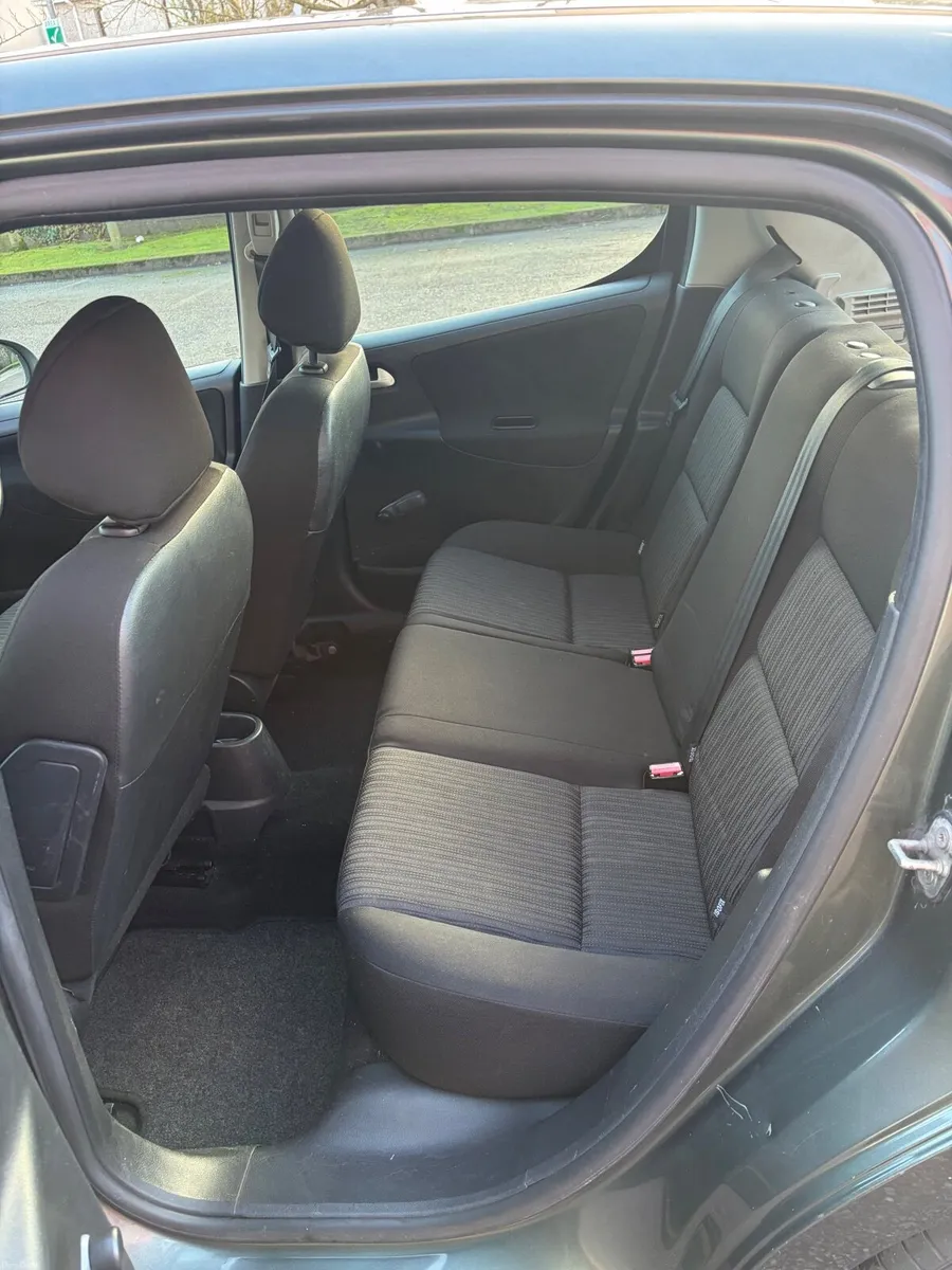Peugeot 207 2010 - Image 2