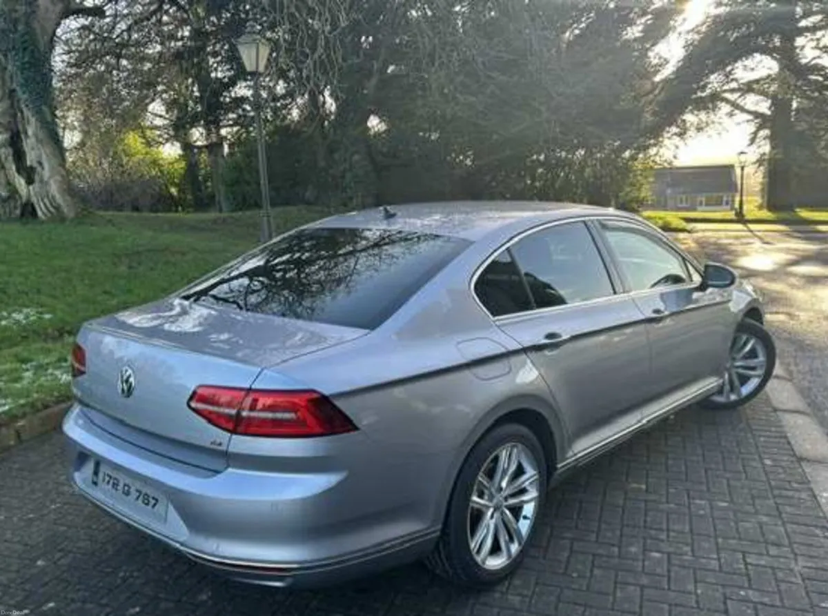 2017 Volkswagen Passat - Image 3